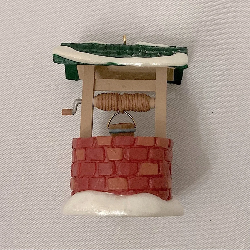 💚 Vintage Plastic Sweetheart Wishing Well Hallmark Keepsake Ornament